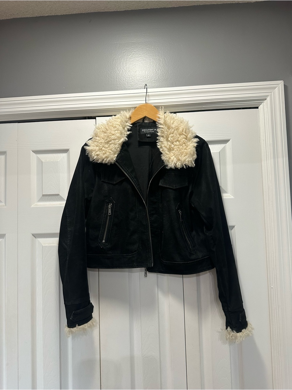 Black Faux-Shearling Collar Cropped Boxy Jacket Coalition LA Size Medium